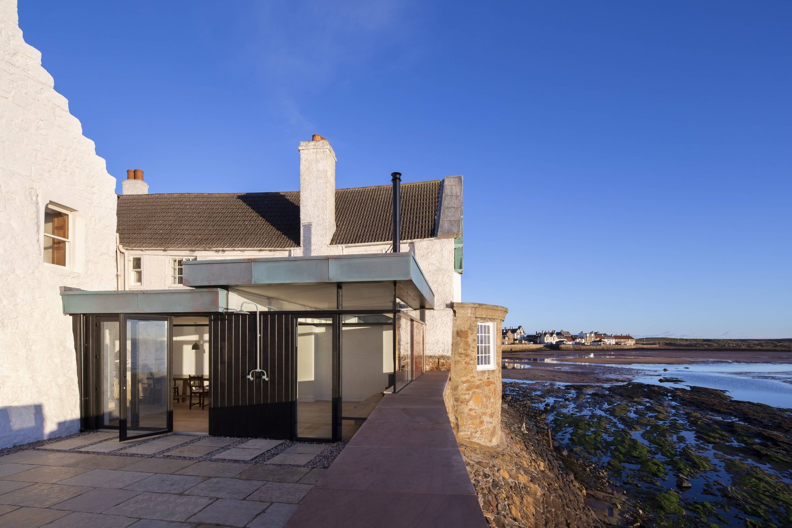 Steel and glass structure by Conturo